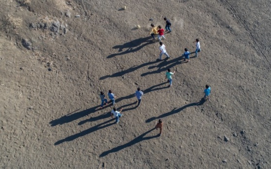 Köy çocuklarının futbol keyfi