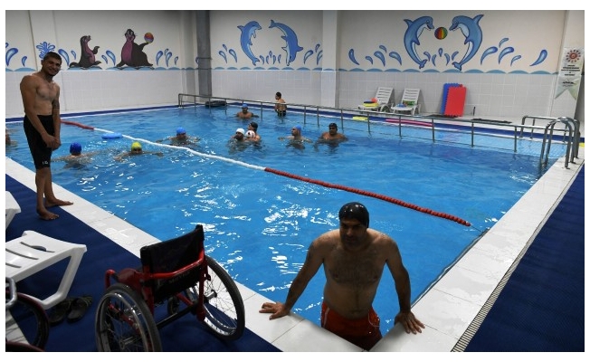Büyükşehir'den engellilere özel yüzme havuzu
