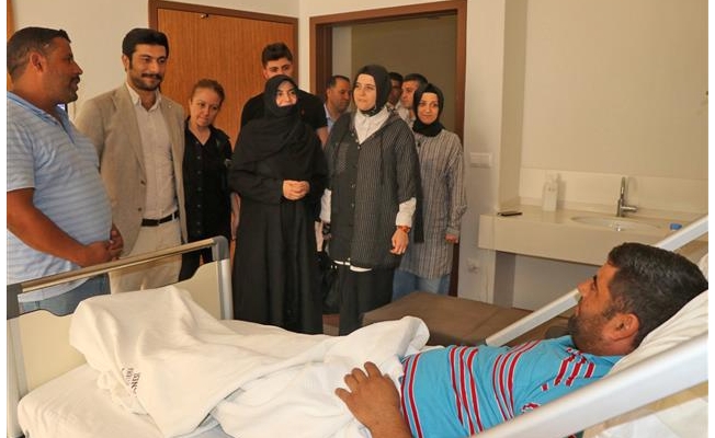 AK Kadınlar, yaralı vatandaşları ziyaret etti