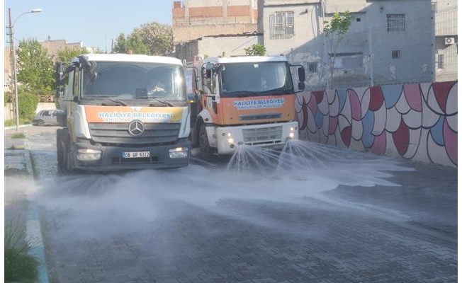 Sokak sokak yıkama ve dezenfekte sürüyor