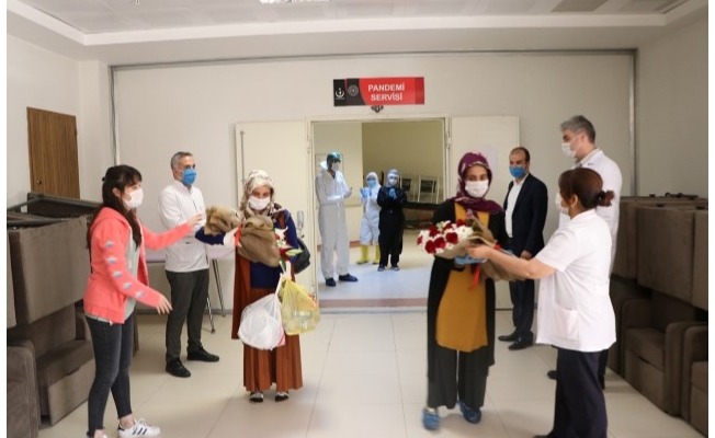 Urfa'da kovid 19 hastaları alkışlarla taburcu edildi