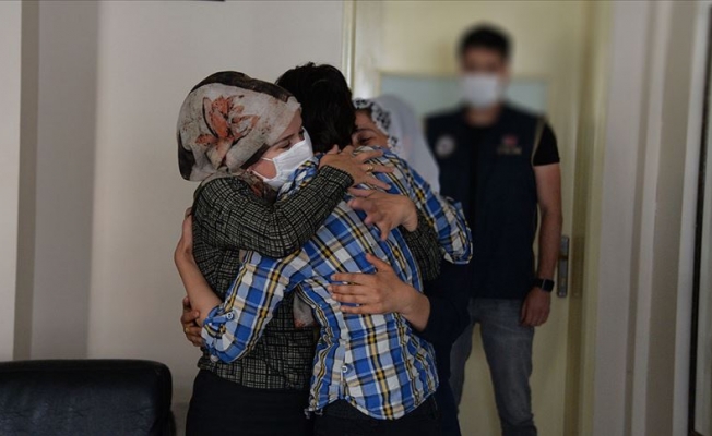 Kadın terörist Suriye sınırında teslim oldu