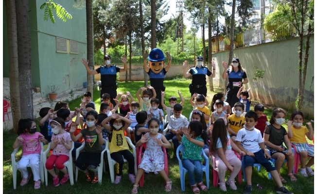 Şanlıurfa'da anaokulu öğrencilerine polislerden eğitim