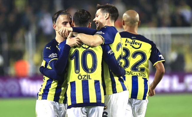 Fenerbahçe tribünlerinden istifa sesleri