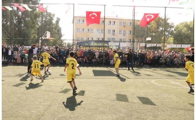 Şanlıurfasporlu futbolcular, öğrencilerle maç yaptı