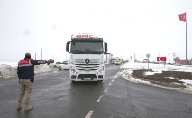 Diyarbakır Şanlıurfa yolu yine ulaşıma kapandı