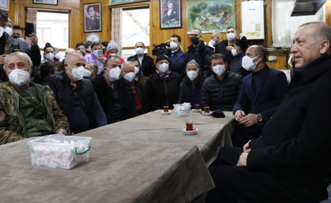 Erdoğan kıraathanede vatandaşlarla sohbet etti