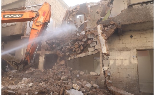 Haliliye'de onlarca riskli yapı yıkıldı