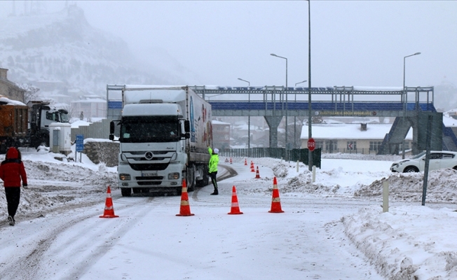 Antalya-Konya yolu tır geçişlerine kapatıldı