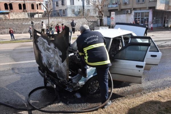 Şanlıurfa'da seyir halinde yanan otomobilde hasar oluştu