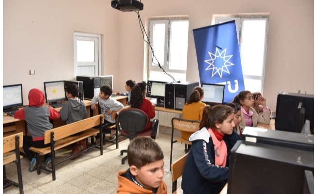 Şanlıurfa'da köy okulu öğrencileri için bilişim sınıfı kuruldu