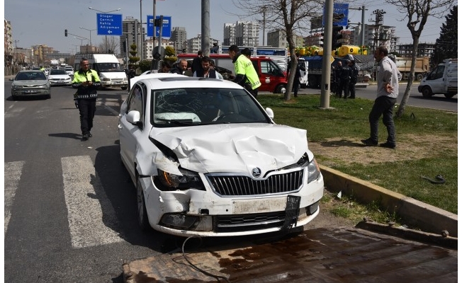 Şanlıurfa'da iki otomobil çarpıştı: 6 kişi yaralandı