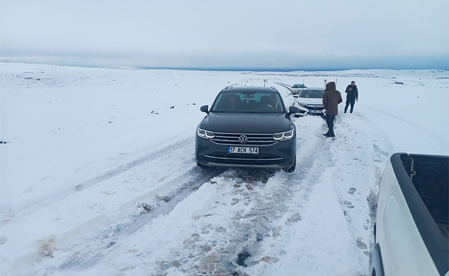 Şanlıurfa-Diyarbakır yolunda kar nedeniyle ulaşım aksıyor