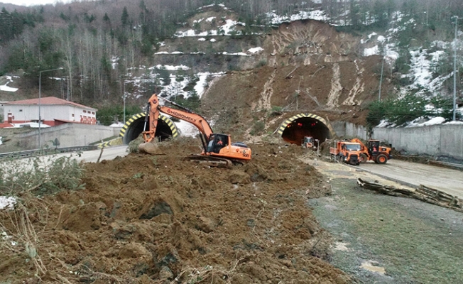 Bolu Dağı Tüneli'nde yol açma çalışmaları sürüyor