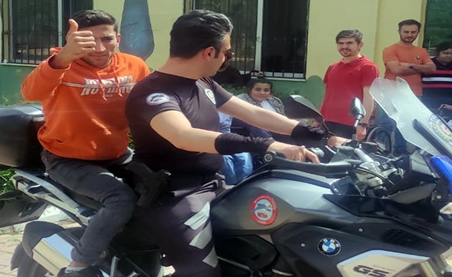 Şanlıurfa'da engelli Abdullah'ın isteğini polisler gerçekleştirdi
