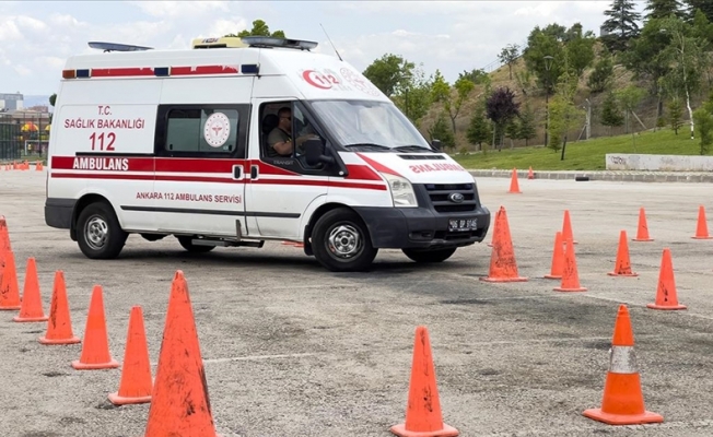 112 Acil servis ambulans sürücülerine zorlu trafik eğitimi