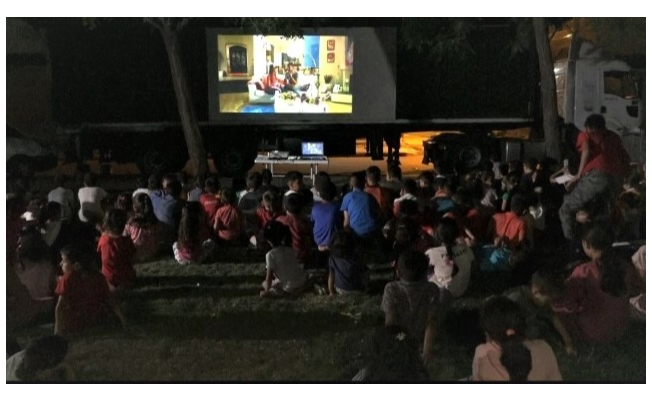 Eyyübiyeli çocuklar açık hava sinemasıyla buluştu