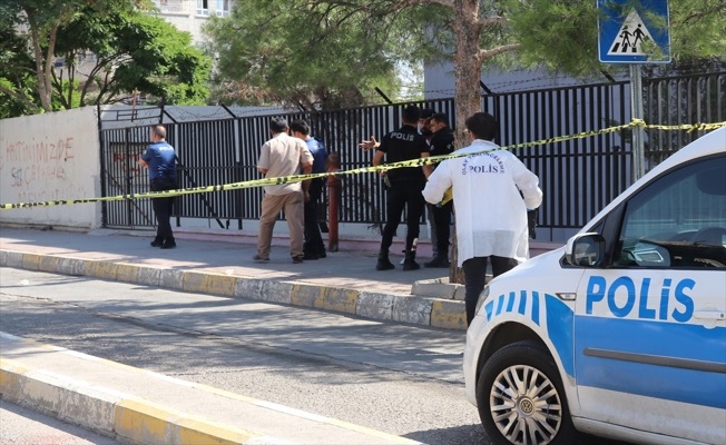 Şanlıurfa'da cezaevi önünde silahlı saldırıya uğrayan kişi öldü