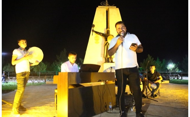 Suriye sınırındaki Suruç'tan türkü ve piyano sesleri yükseliyor