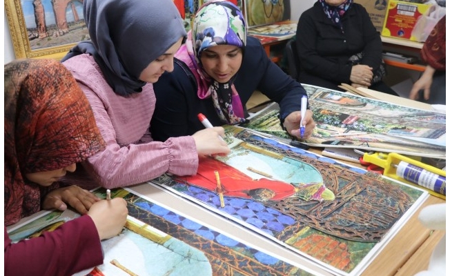 Akçakaleli kadınlar Rölyef kursu ile yöresel tablolar yapıyor