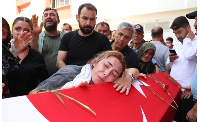 Gaziantep'te yaşamlarını yitiren itfaiyeciler için tören düzenlendi