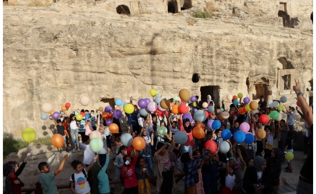 Kızılkoyun’da balonlar barış için gökyüzüne bırakıldı