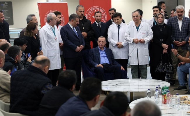 Erdoğan, İstanbul'da tedavi gören madencileri ziyaret etti