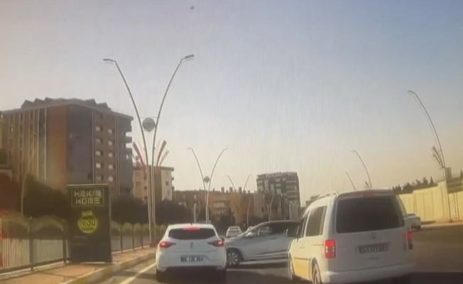 Şanlıurfa'da Zincirleme trafik kazası araç kamerasına yansıdı