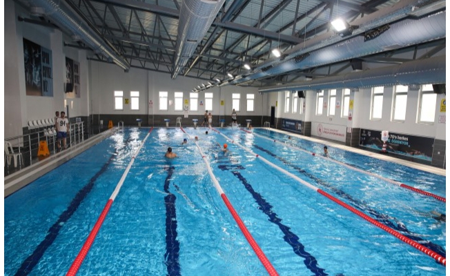 Karaköprü'deki kapalı yüzme havuzu kışında hizmet verecek