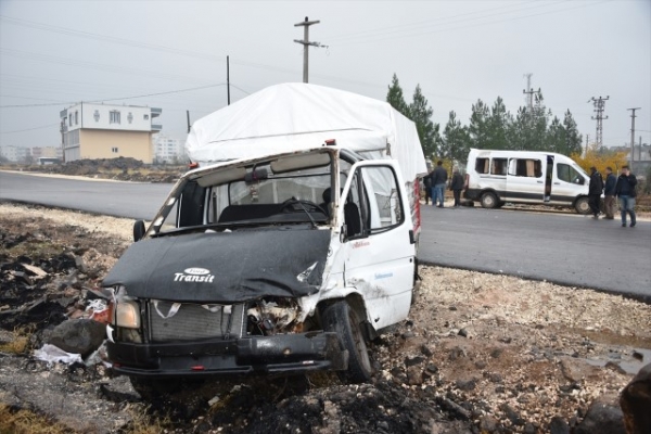 Siverek'te 3 aracın karıştığı kazada 13 kişi yaralandı