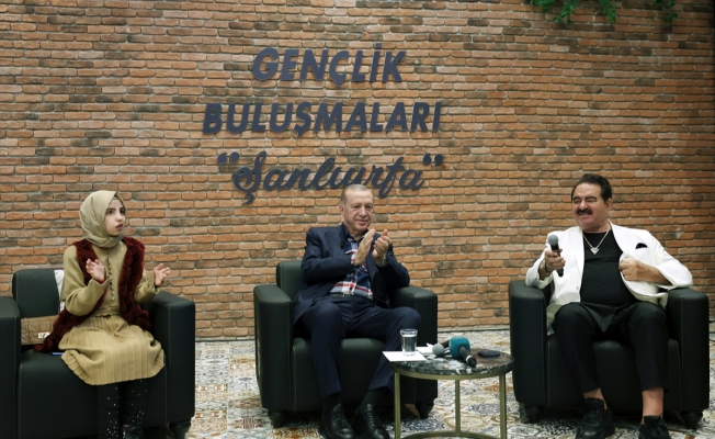 Cumhurbaşkanı Erdoğan ve Tatlıses birlikte türkü söyledi