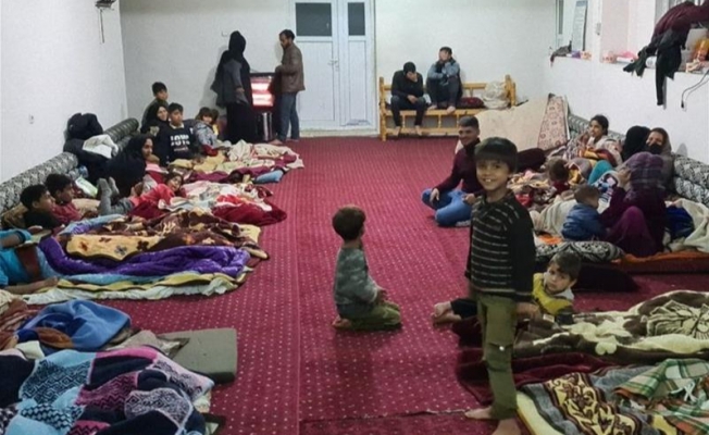Şanlıurfa'da yağmurdan etkilenen aileler taziye evine yerleştirildi