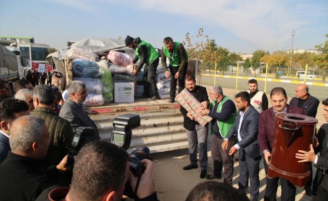 Şanlıurfa'dan Suriye'ye 7 tır insanı yardım malzemesi gönderildi