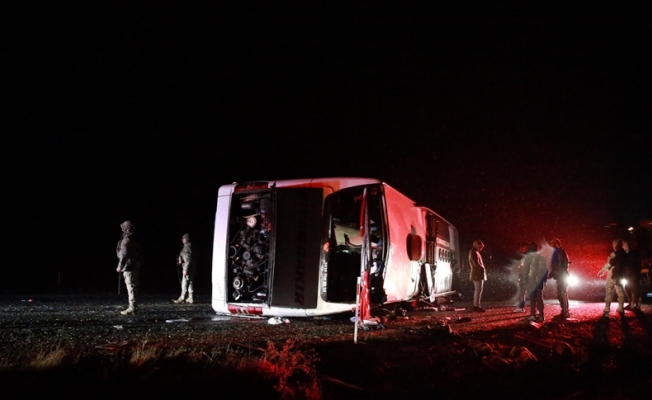 Diyarbakır'da yolcu otobüsü devrildi: 5 kişi öldü, 22 kişi yaralandı