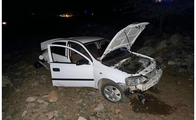 Şanlıurfa'da devrilen otomobildeki 3 kişi yaralandı