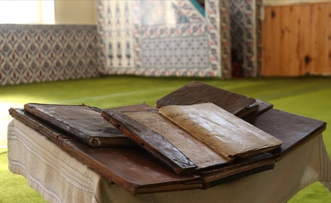 Yüzlerce yıllık el yazması Kur'an cüzleri korumaya alındı