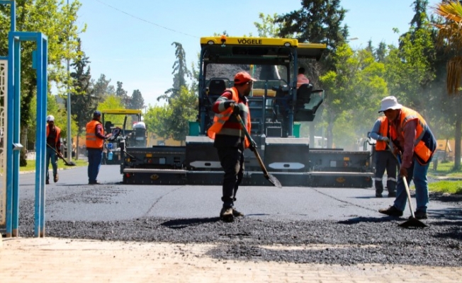 Akçakale Belediyesi asfalt çalışmasıyla fark yaratıyor