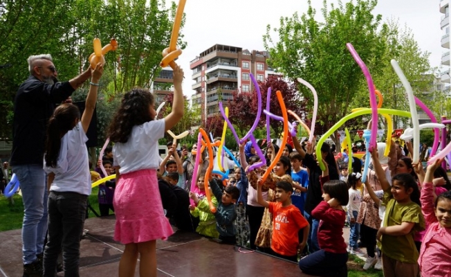 Karaköprü'deki 23 Nisan Şenliklerinde Çocuklar Doyasıya Eğlendi
