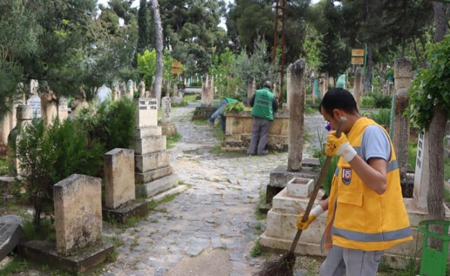 Mezarlıklar vatandaşların ziyaretine hazır