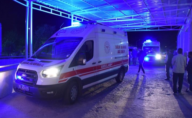 Şanlıurfa'da iki otomobil çarpıştı, 3 kişi yaralandı