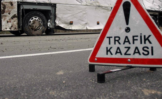 Şanlıurfa'da tıra çarpan otomobil sürücüsü hayatını kaybetti