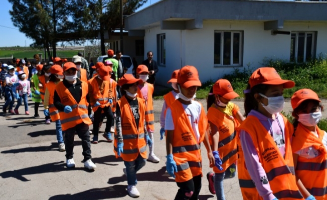 Siverek'te öğrenciler kırsal mahallede temizlik kampanyası başlattı