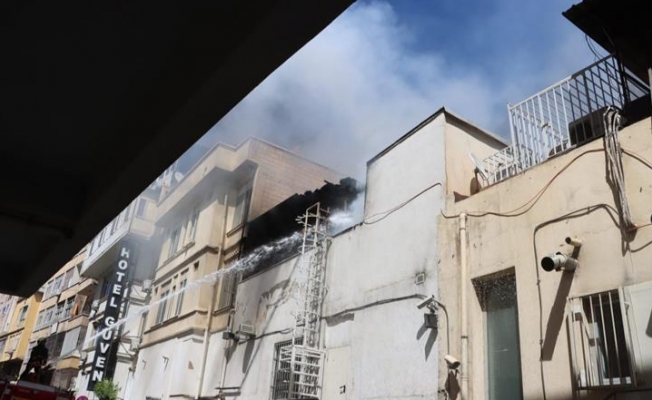 Şanlıurfa'da bankanın çatı katında yangın