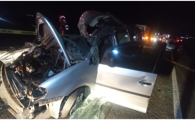 Şanlıurfa'da ticari araç traktöre çarptı: 1 ölü 3 yaralı