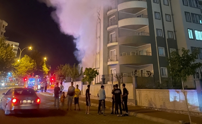 Şanlıurfa'daki yangında dumandan etkilenen kişi hastaneye kaldırıldı