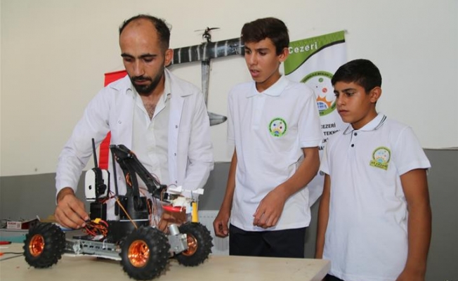 Şanlıurfa'da lise öğrencileri uzaktan kontrollü bomba imha robotu üretti