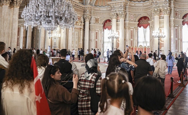 Dolmabahçe Sarayı'na Cumhuriyet'in 100. yıl dönümünde ziyaretçi akını