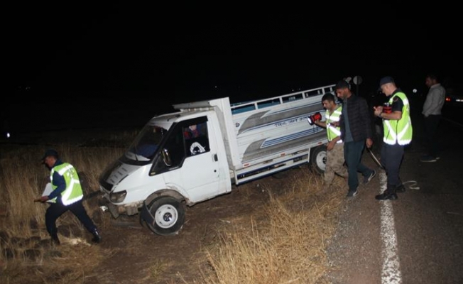 Şanlıurfa'da iki kamyonet çarpıştı: 20 kişi yaralandı