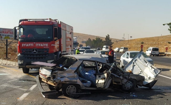 Şanlıurfa'da otomobille pikabın çarpıştığı kazada 5 kişi yaralandı